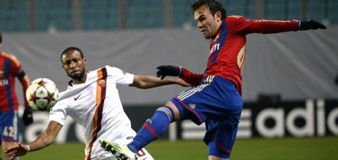 AS Roma's Malian midfielder Seydou Keita (L) vies for the ball with CSKA's Israeli midfielder Bebras Natcho during the UEFA Champions League group E football match between CSKA Moscow and AS Roma on November 25, 2014 at the Khimki Arena in Khimki, outside Moscow.  AFP PHOTO / ALEXANDER NEMENOV        (Photo credit should read ALEXANDER NEMENOV/AFP/Getty Images)