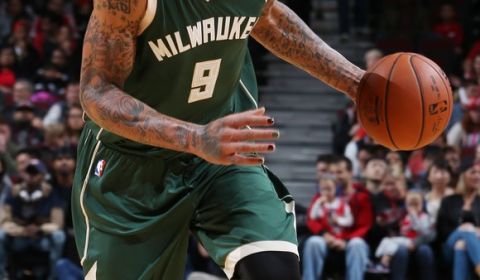 CHICAGO, IL - OCTOBER 3:  Michael Beasley #9 of the Milwaukee Bucks drives to the basket against the Chicago Bulls during a preseason game on October 3, 2016 at United Center in Chicago, IL. NOTE TO USER: User expressly acknowledges and agrees that, by downloading and/or using this Photograph, user is consenting to the terms and conditions of the Getty Images License Agreement. Mandatory Copyright Notice: Copyright 2016 NBAE (Photo by Gary Dineen/NBAE via Getty Images)