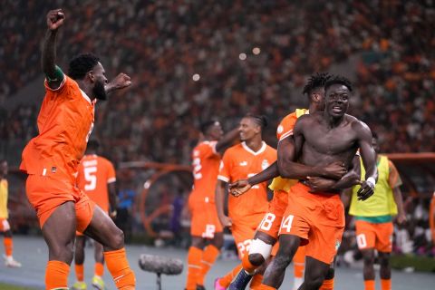 Ο Ουμάρ Ντιακιτέ της Ακτής Ελεφαντοστού πανηγυρίζει γκολ που σημείωσε κόντρα στο Μάλι για το Κύπελλο Εθνών Αφρικής 2023 στο "Πις οφ Μπουάκε", Μπουάκε | Σάββατο 3 Φεβρουαρίου 2024