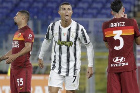 O Κριστιάνο Ρονάλντο πανηγυρίζει γκολ του με την Γιουβέντους κόντρα στην Ρόμα σε αγώνα της Serie A