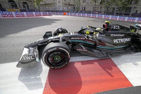 Formula 1: Η Mercedes πιέζει τον Χάμιλτον να χαμηλώσει τις αστρονομικές απαιτήσεις του