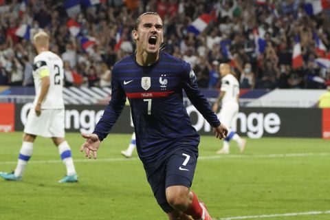 Ο Αντουάν Γκριεζμάν της Γαλλίας πανηγυρίζει γκολ που σημείωσε κόντρα στη Φινλανδία για τον 4ο προκριματικό όμιλο της ευρωπαϊκής ζώνης για το Παγκόσμιο Κύπελλο 2022 στο "Ντεσίν", Λιόν | Τρίτη 7 Σεπτεμβρίου 2021