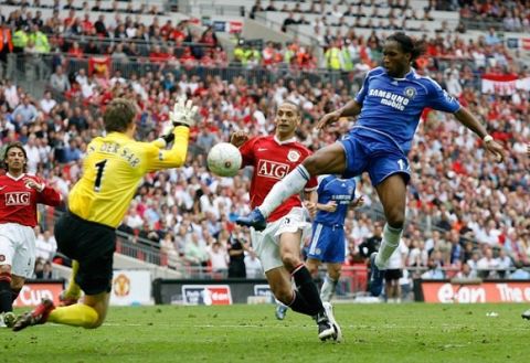 CHELSEA (1)V MANCHESTER UTD (0). FA CUP  FINAL, WEMBLEY. PIC ANDY HOOPER
DROGBA SCORES