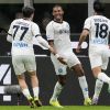 Ο Ζουάν Ζεζούς της Νάπολι πανηγυρίζει γκολ που σημείωσε κόντρα στην Ίντερ για τη Serie A 2023-2024 στο 