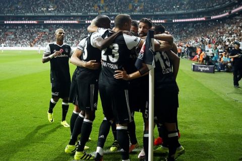 ISTANBUL, TURKEY - AUGUST 20: Football players of Besiktas celebrate after scoring a goal during Turkish Spor Toto Super Lig football match between Besiktas and Alanyaspor at Vodafone Arena in Istanbul, Turkey on August 20, 2016. 
 (Photo by Abdullah Coskun/Anadolu Agency/Getty Images)
