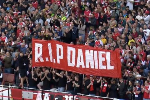 Άρσεναλ: Το κοινό στο "Έμιρεϊτς" χειροκρότησε στο 14ο λεπτό του αγώνα με την Μπόρνμουθ στη μνήμη του μικρού Ντάνιελ