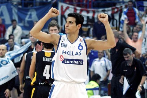 Ο Νίκος Ζήσης με την φανέλα της Εθνικής Ανδρών στον τελικό του Eurobasket 2005