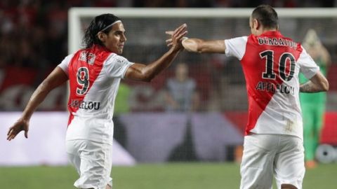 Monaco's Colombian forward Radamel Falcao (L) is congratulated by Monaco's Bulgarian forward Dimitar Berbatov (R) after scoring a goal during the French L1 football match Monaco (ASM) vs Lorient (FCL) on August 10, 2014 at the Louis II stadium in Monaco.  AFP PHOTO / JEAN-CHRISTOPHE MAGNENET        (Photo credit should read JEAN CHRISTOPHE MAGNENET/AFP/Getty Images)