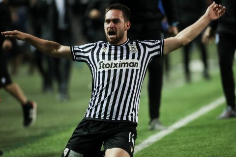 Ο Άντριγια Ζίβκοβιτς πανηγυρίζει ένα από τα γκολ του με τον ΠΑΟΚ