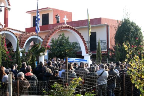 Βασίλης Τόπαλος: Θρήνος στην κηδεία του 16χρονου πυγμάχου