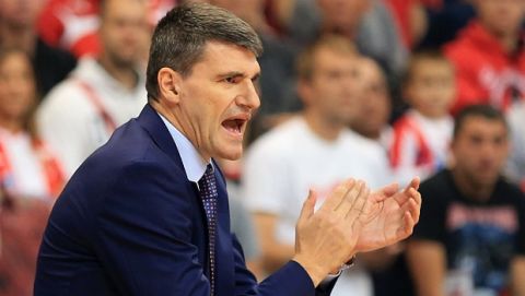 BELGRADE, SERBIA - OCTOBER 30: Head coach Velimir Perasovic of Valencia Basket reacts during the 2014-2015 Turkish Airlines Euroleague Group D Round 3 between Crvena Zvezda Belgrade and Valencia Basket at Kombank Arena on October 30, 2014 in Belgrade, Serbia.  (Photo by Srdjan Stevanovic/Getty Images)
