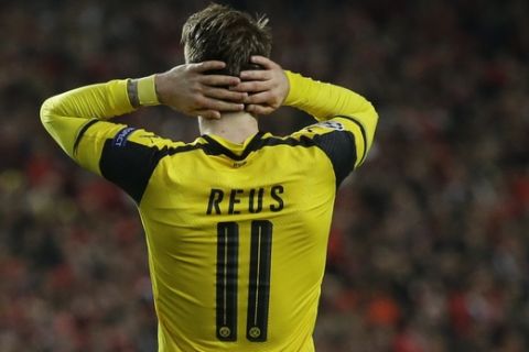 Dortmund's Marco Reus reacts during the Champions League round of 16, first leg, soccer match between Benfica and Borussia Dortmund at the Luz stadium in Lisbon, Tuesday, Feb. 14, 2017. (AP Photo/Armando Franca)