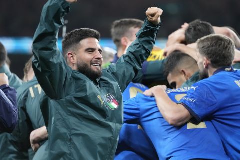 Ο Λορέντσο Ινσίνιε πανηγυρίζει την πρόκριση της Ιταλίας στον τελικό του Euro 2020