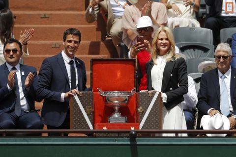 U.S. actress Nicole Kidman and Tony Estanguet, French slalom canoeist and triple Olympic champion, present the trophy prior to the men's final match between Stan Wawrinka and Spain's Rafael Nadal at the French Open tennis tournament at the Roland Garros stadium, in Paris, France, Sunday, June 11, 2017. (AP Photo/Petr David Josek)