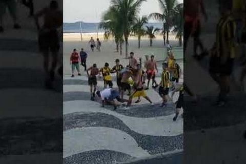 Ξύλο οπαδών Πενιαρόλ και Φλαμένγκο στην Κοπακαμπάνα (VIDEO)