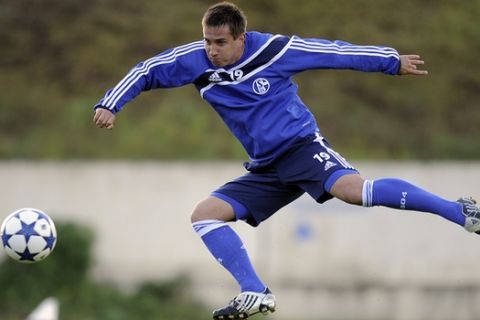 Schalke's Mario Gavranovic of Switzerland exercises during a training session prior to the Champions League Group B soccer match between FC Schalke 04 and Hapoel Tel Aviv, in Gelsenkirchen, Germany, Tuesday, Oct. 19, 2010. (AP Photo/Martin Meissner) 