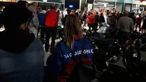 Χαμός στο αεροδρόμιο της Ρόδου: Πάνω από 200 άτομα υποδέχθηκαν τον Διαγόρα