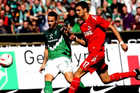 Bremen's Marko Arnautovic, left, and Cologne's Kevin Pezzoni challenge for the ball during the German first division Bundesliga soccer match between Werder Bremen and 1. FC Koeln in Bremen, Germany, Saturday, Aug. 28, 2010. (apn Photo/Joerg Sarbach) NO MOBILE USE UNTIL 2 HOURS AFTER THE MATCH, WEBSITE USERS ARE OBLIGED TO COMPLY WITH DFL-RESTRICTIONS, SEE INSTRUCTIONS FOR DETAILS**