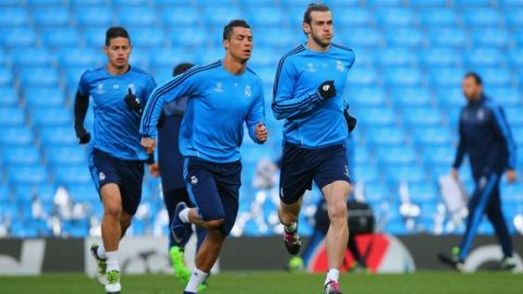 "MANCHESTER, ENGLAND - APRIL 25:  James Rodriguez, Cristiano Ronaldo and Gareth Bale of Real Madrid run during a Real Madrid training session on the eve of their UEFA Champions League semi final first leg match against Manchester City at the Etihad Stadium on April 25, 2016 in Manchester, United Kingdom.  (Photo by Dave Thompson/Getty Images)"