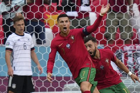 Ο Κριστιάνο Ρονάλντο πανηγυρίζει γκολ του με την Πορτογαλία κόντρα στην Γερμανία στο Euro 2020