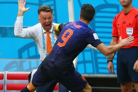 SALVADOR, BRAZIL - JUNE 13:  Robin van Persie of the Netherlands celebrates with head coach Louis van Gaal after scoring the teams first goal in the first half during the 2014 FIFA World Cup Brazil Group B match between Spain and Netherlands at Arena Fonte Nova on June 13, 2014 in Salvador, Brazil.  (Photo by Dean Mouhtaropoulos/Getty Images)