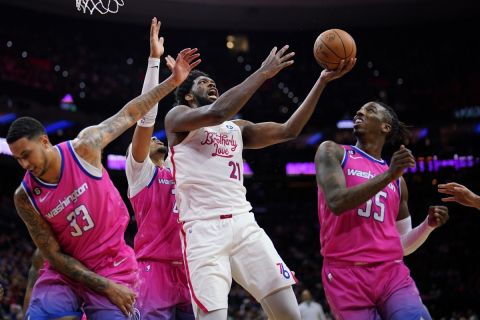NBA: Σβηστά οι Σίξερς με ηγέτη Εμπίντ, γύρισαν από το -16 κόντρα στους Χόρνετς οι Καβαλίερς