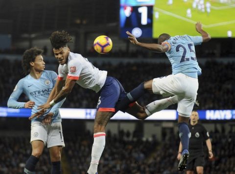 Manchester City's Fernandinho, right, duels for the ball with Bournemouth's Nathan Ake during the English Premier League soccer match between Manchester City and Bournemouth at Etihad stadium in Manchester, England, Saturday, Dec. 1, 2018. (AP Photo/Rui Vieira)
