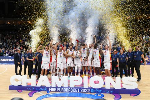 EuroBasket 2022: Η απονομή του βαρύτιμου τροπαίου στους πρωταθλητές Ευρώπης, Ισπανούς 