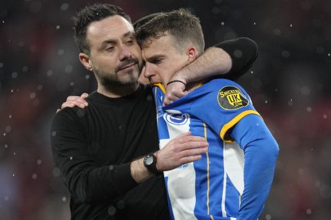 Brighton's head coach Roberto De Zerbi comforts Brighton's Solly March after the English FA Cup semifinal soccer match between Brighton and Hove Albion and Manchester United at Wembley Stadium in London, Sunday, April 23, 2023. (AP Photo/Kirsty Wigglesworth)