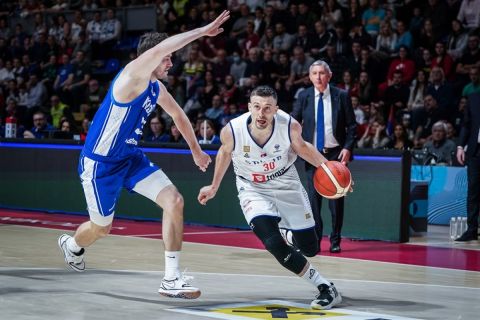 Προκριματικά EuroBasket 2025: Μίτροβιτς και Αβράμοβιτς έκαναν τη διαφορά για τη Σερβία απέναντι στη Φινλανδία