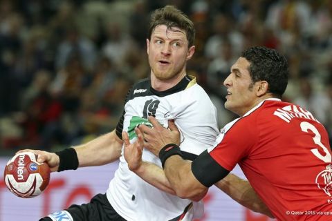 Germany's Martin Strobel (L) in action against Egypt's Mamdouh Abou Ebaid during the Qatar 2015 24th Men's Handball World Championship Round of 16 match between Germany and Egypt at the Lusail Multipurpose Hall outside Doha, Qatar, 26 January 2015. Qatar 2015 via epa/Srdjan Suki