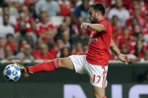 Benfica's Andrija Zivkovic controls the ball during the Champions League playoffs, first leg, soccer match between Benfica and PAOK at the Luz stadium in Lisbon, Tuesday, Aug. 21, 2018. (AP Photo/Armando Franca)