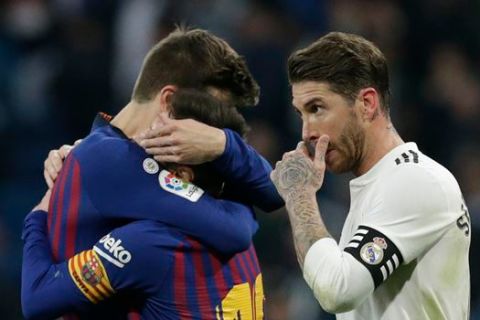 Λιονέλ Μέσι και Ζεράρ Πικέ της Μπαρτσελόνα πανηγυρίζουν νίκη κόντρα στη Ρεάλ για τη La Liga 2018-2019 στο "Σαντιάγο Μπερναμπέου", Μαδρίτη | Σάββατο 2 Μαρτίου 2019