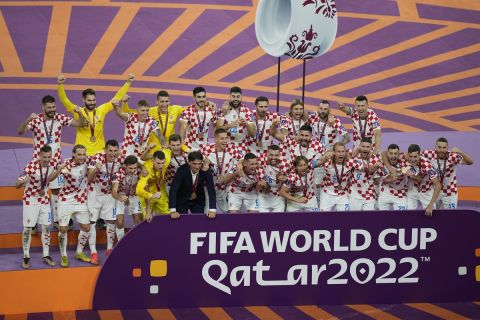 Οι παίκτες της Κροατίας πανηγυρίζουν την κατάκτηση του χάλκινου μεταλλίου του Παγκοσμίου Κυπέλλου
