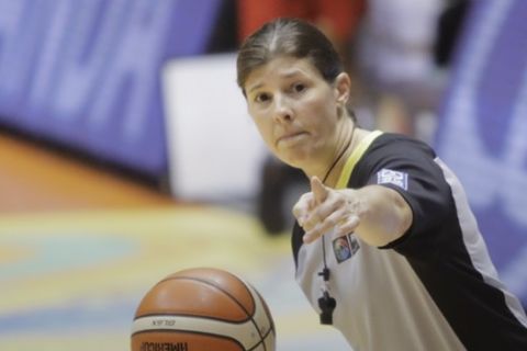 Γυναίκα διαιτητής σε τουρνουά της FIBA