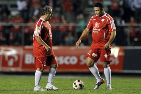 Brazilian ex football stars Zico (L) and Ronaldo (R) take part in a charity football match organized by the former, at Morumbi stadium in Sao Paulo, Brazil, on December 28, 2011. AFP PHOTO / Nelson ALMEIDA (Photo credit should read NELSON ALMEIDA/AFP/Getty Images)