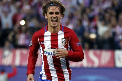 Atletico's Antoine Griezmann, left, celebrates after scoring a penalty during a Champions League semifinal, 2nd leg soccer match between Atletico de Madrid and Real Madrid, in Madrid, Spain, Wednesday, May 10, 2017 . (AP Photo/Daniel Ochoa de Olza)