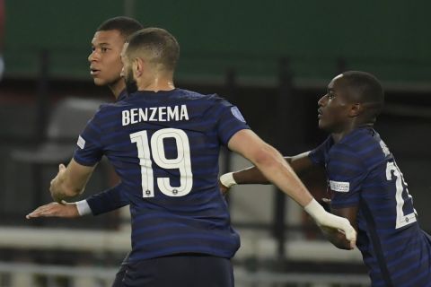 Ο Κιλιάν Εμπαπέ πανηγυρίζει μαζί με τους Μπενζεμά και Ντιαμπί γκολ του με την Γαλλία κόντρα στην Αυστρία στο Nations League | 10 Ιουνίου 2022