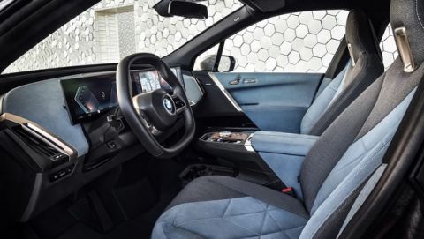 Η πρώτη BMW Ix μόλις αποκαλύφθηκε, εμφορούμενη από τελευταίες καινοτομίες εξηλεκτρισμού, αυτοματοποιημένης οδήγησης και συνδεσιμότητας.