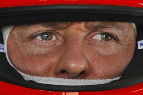 Ο Μίχαελ Σουμάχερ της Mercedes σε στιγμιότυπο των ελεύθερων δοκιμαστικών του grand prix Μπαχρέιν, Σακίρ | Παρασκευή 12 Μαρτίου 2010