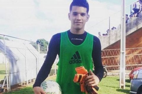 Πέθανε στο γήπεδο 17χρονος Παραγουανός γκολκίπερ