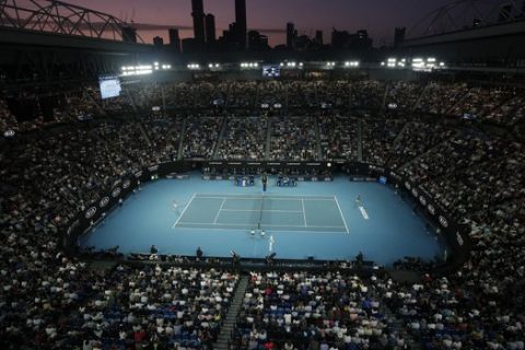 Η Rod Laver Arena στην Μελβούρνη κατά την διάρκεια του τελικού του Australian Open μεταξύ Τιμ και Τζόκοβιτς τον Φεβρουάριο του 2020.