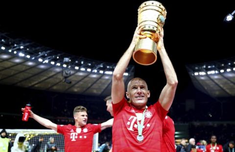 Bayern's Arjen Robben celebrates with the trophy after winning the German soccer cup, DFB Pokal, final match between RB Leipzig and Bayern Munich at the Olympic stadium in Berlin, Germany, Saturday, May 25, 2019. (AP Photo/Matthias Schrader)