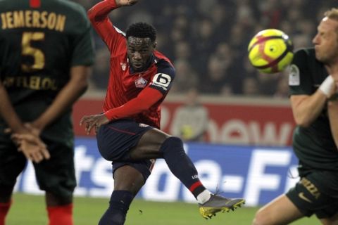Lille's Rafael Leao, center, attempts a shot on goal during the French League One soccer match between Lille and Monaco at the Lille Metropole stadium, in Villeneuve d'Ascq, northern France, Friday, March 15, 2019. (AP Photo/Michel Spingler)