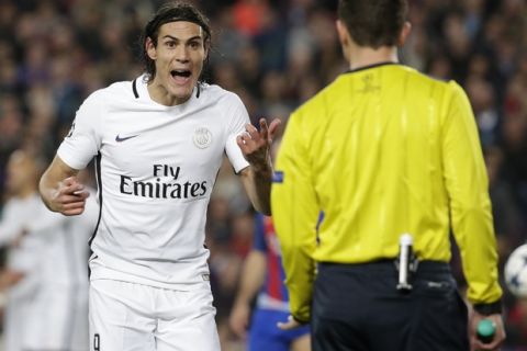 PSG's Edinson Cavani argues with the fourth referee during the Champion's League round of 16, second leg soccer match between FC Barcelona and Paris Saint Germain at the Camp Nou stadium in Barcelona, Spain, Wednesday March 8, 2017. (AP Photo/Emilio Morenatti)