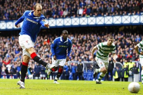 Rangers' Steven Whittaker(L) scores with a penalty kick against Celtic during their Scottish Cup soccer match at Ibrox stadium in Glasgow, Scotland February 6, 2011. REUTERS/David Moir (BRITAIN - Tags: SPORT SOCCER)