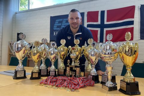 Ο Βασίλης Τσερνισώφ είναι ο Έλληνας που σαρώνει τους τίτλους και μαθαίνει μπάσκετ στους Νορβηγούς