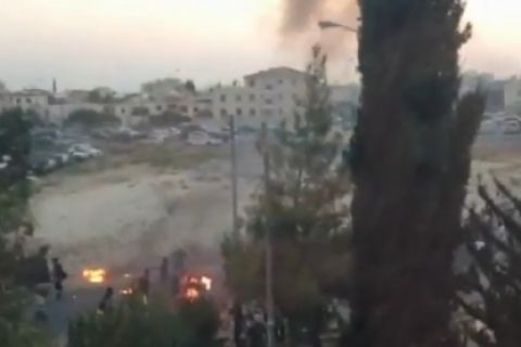 Βίντεο-σοκ: Η στιγμή που ο 20χρονος παίρνει φωτιά στο "Α. Παπαδόπουλος"