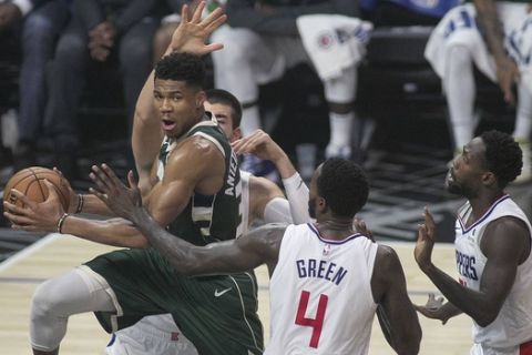 November 6, 2019, Los Angeles, California, United States of America: Giannis Antetokounmpo 34 of the Los Milwaukee Bucks wins a rebound during their NBA, Basketball Herren, USA game against the Los Angeles Clippers on Thursday November 7, 2019 at the Staples Center in Los Angeles, California. Clippers lose to Bucks, 124-129. ARIANA RUIZ/PI Clippers lose to Bucks, 124-129 PUBLICATIONxINxGERxSUIxAUTxONLY - ZUMAp124 20191106zaap124008 Copyright: xArianaxRuiz/Pix