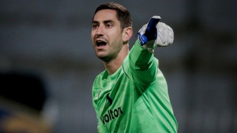 Ο Παπαδόπουλος δίνει οδηγίες στην αναμέτρηση του Αστέρα με τον Ατρόμητο στη Super League Interwetten.